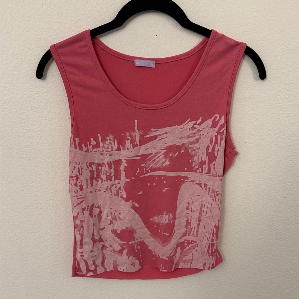 Chic Pink Graphic Crop Top
